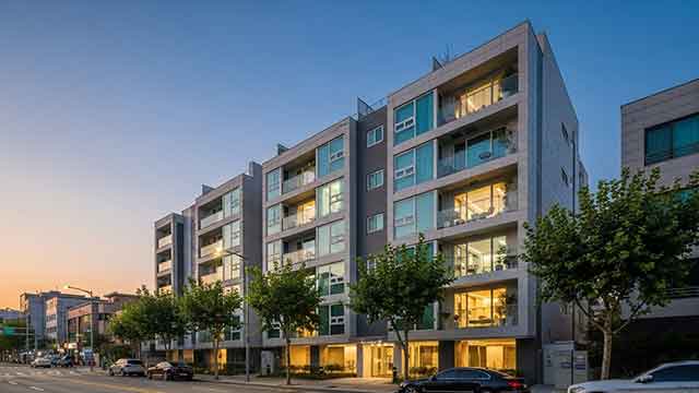 2025년 압구정동 아파트 최고가 TOP 10: 130억 클럽, 현대/한양 재건축 대장주 심층 분석