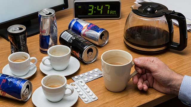 수명 단축 습관 TOP 12: 의사가 경고하는 심장과 뇌를 위협하는 일상들